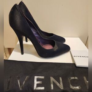 Givenchy Paris Black Peau de Soie Pumps Sz. 6.5 US/37 EU Ret$1175 Made in Italy